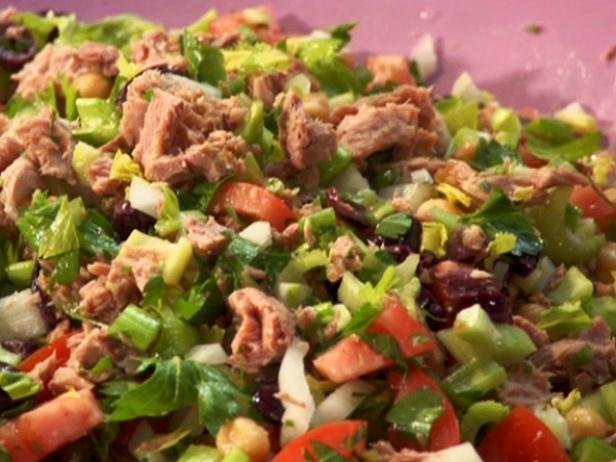 Madagascar Food - Tuna on vegetable salad