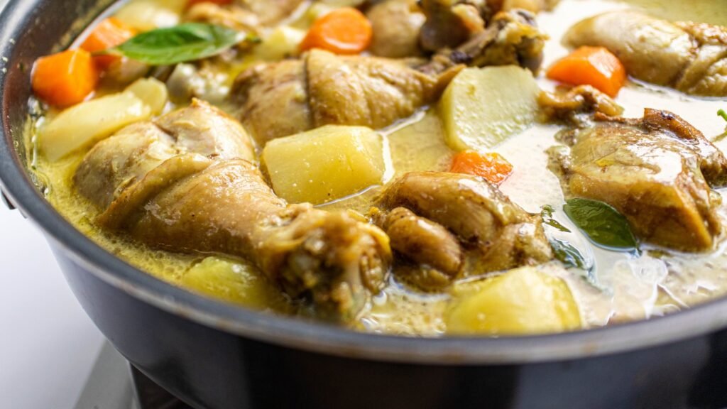 Vietnamese Food - Cà Ri Gà (Chicken Curry with Coconut Milk)