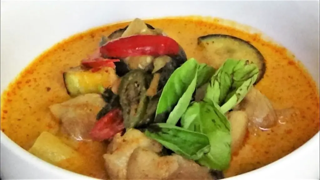 Thai Food - Thai chicken and eggplant yellow curry