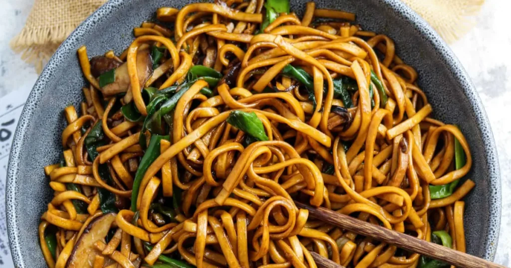 Long Life Noodles – Yi Mein (伊面)