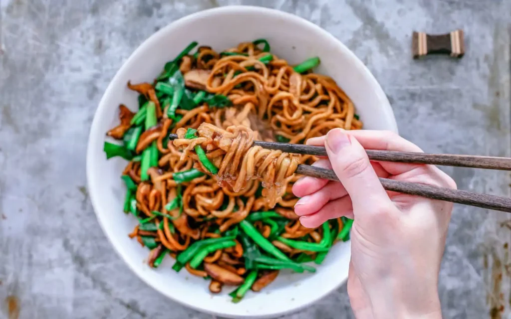 Vegan Chinese Longevity Noodles (Yi Mein)