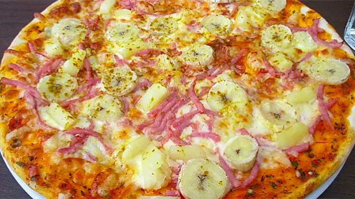 All American Pizza - Banana Curry Pizza